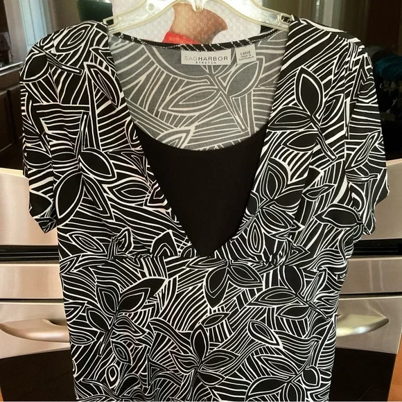 Sag Harbor Black and White Patterned Top, Stretch, short sleeves, lg - Picture 4 of 9